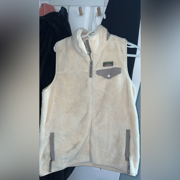 Sherpa Fleece Vest - Picture 1 of 5